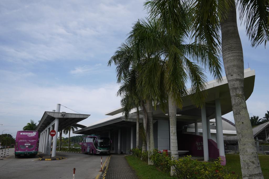 Moon Eleven Hostel Near Klia&Klia2 Sepang Exterior foto