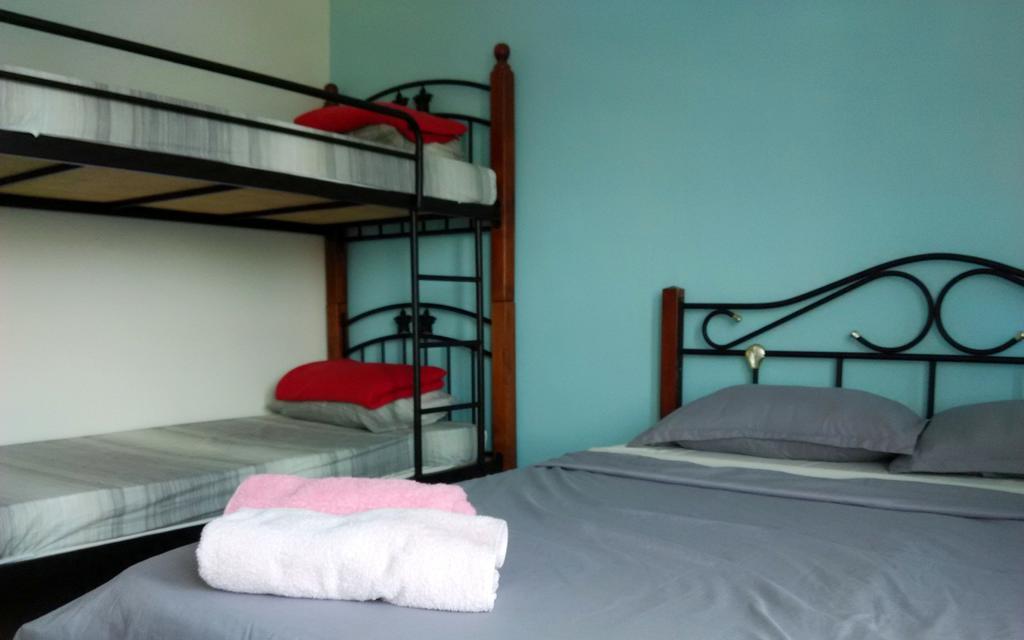 Moon Eleven Hostel Near Klia&Klia2 Sepang Exterior foto